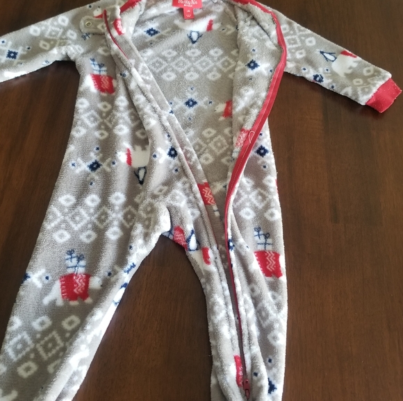 Family Winter Holiday Pajamas 18 Months Zip Up Gray & Red - Picture 6 of 9